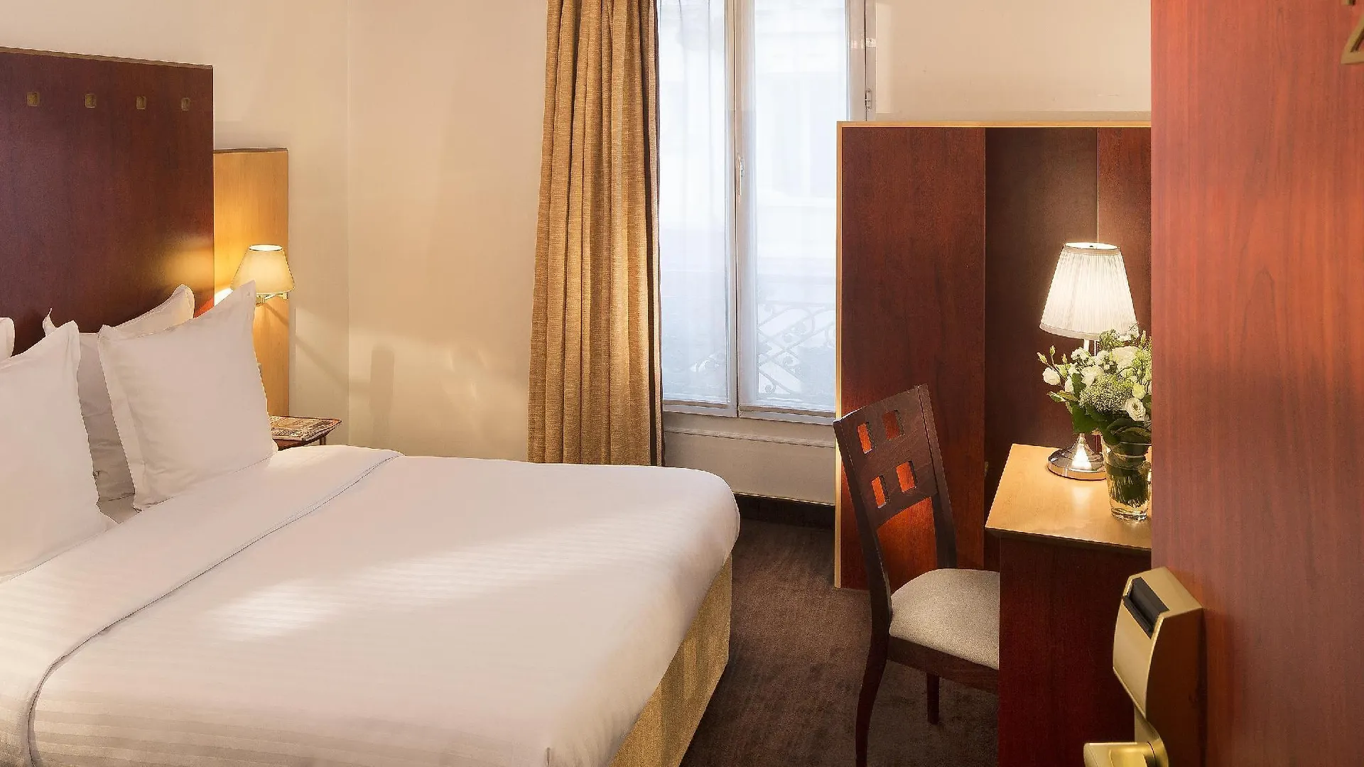 Hotel 10 Opera By Happyculture 3*